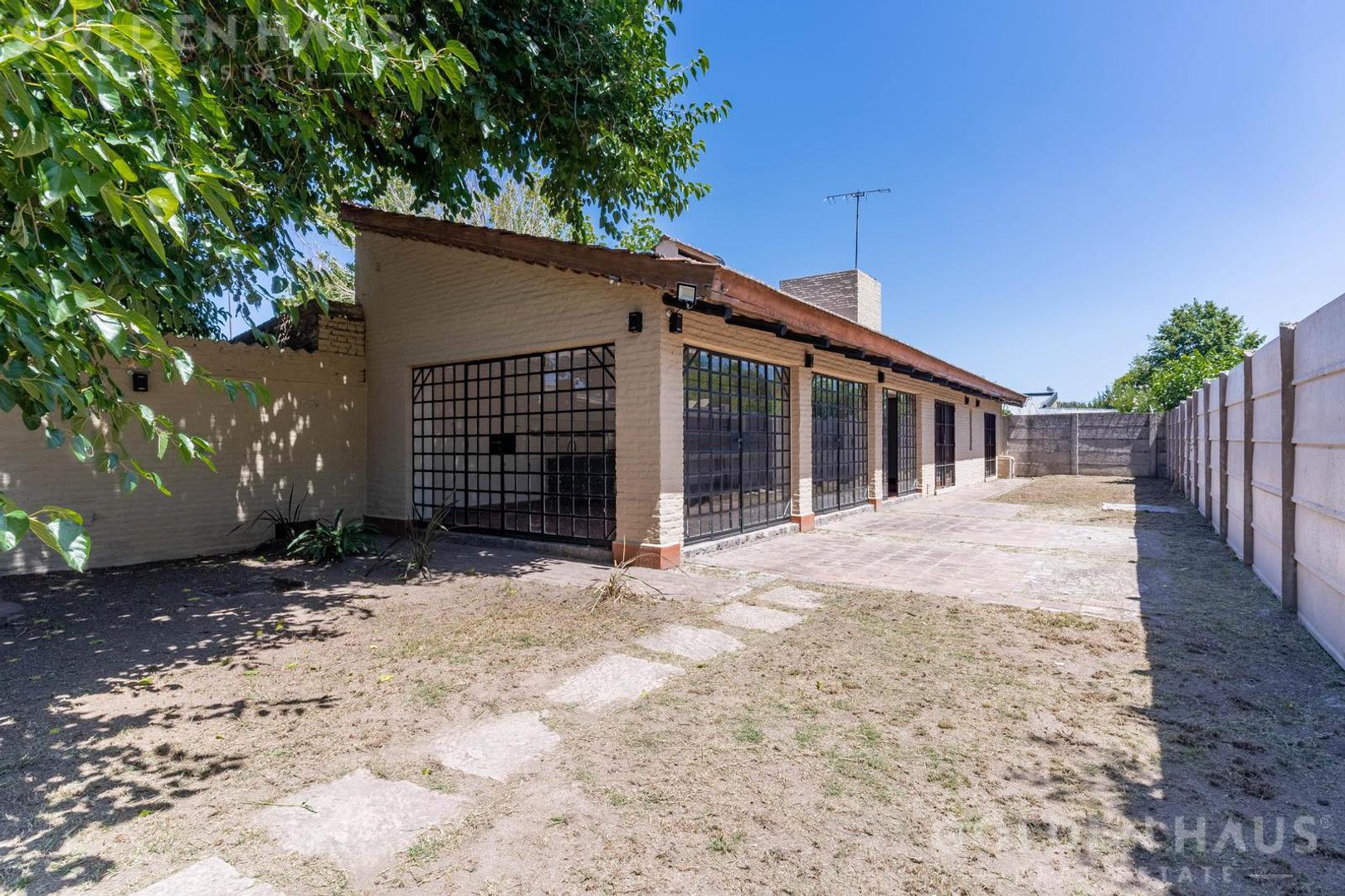 Venta Casa Dormitorios A Os Cocheras M Padre Luis Varvello