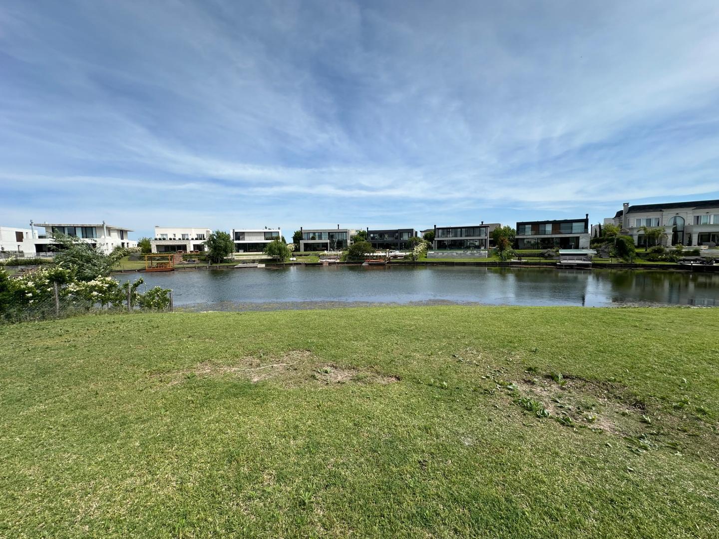 Excelente lote al agua en virazón, Nordelta