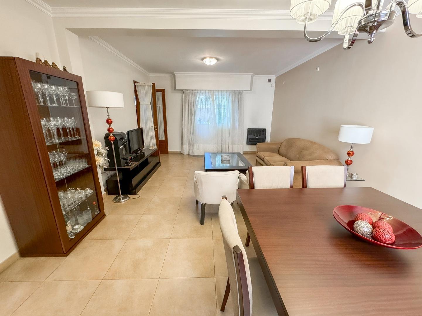 VENTA CASA 4 AMBIENTES PATIO TERRAZA QUINCHO EN URQUIZA R