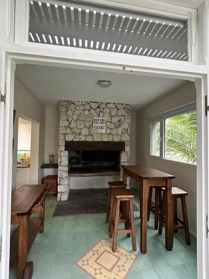 Casa en Alquiler Temporal con 2 cocheras