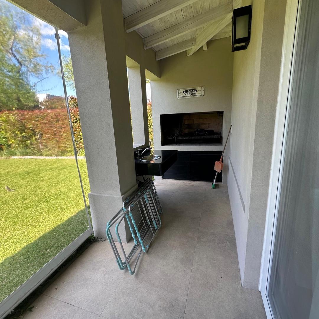 Casa en Alquiler Temporal con 4 cocheras