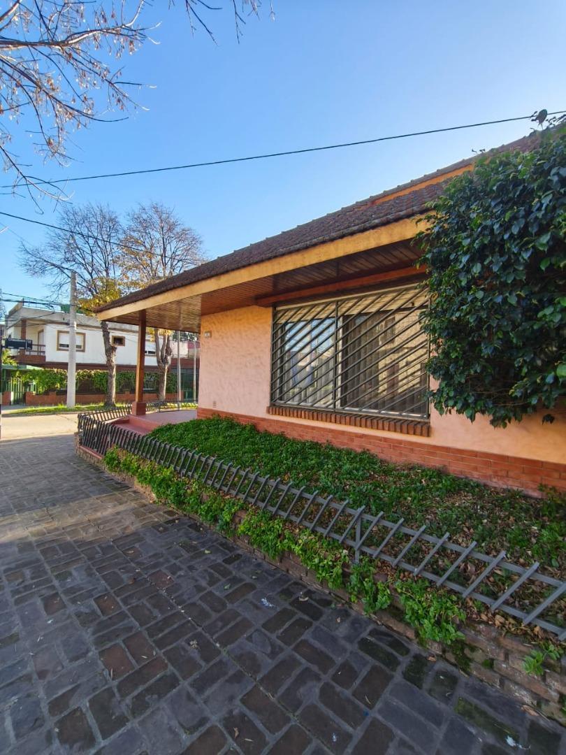 Se VENDE casa en V. Ballester 4 ambientes apto credito