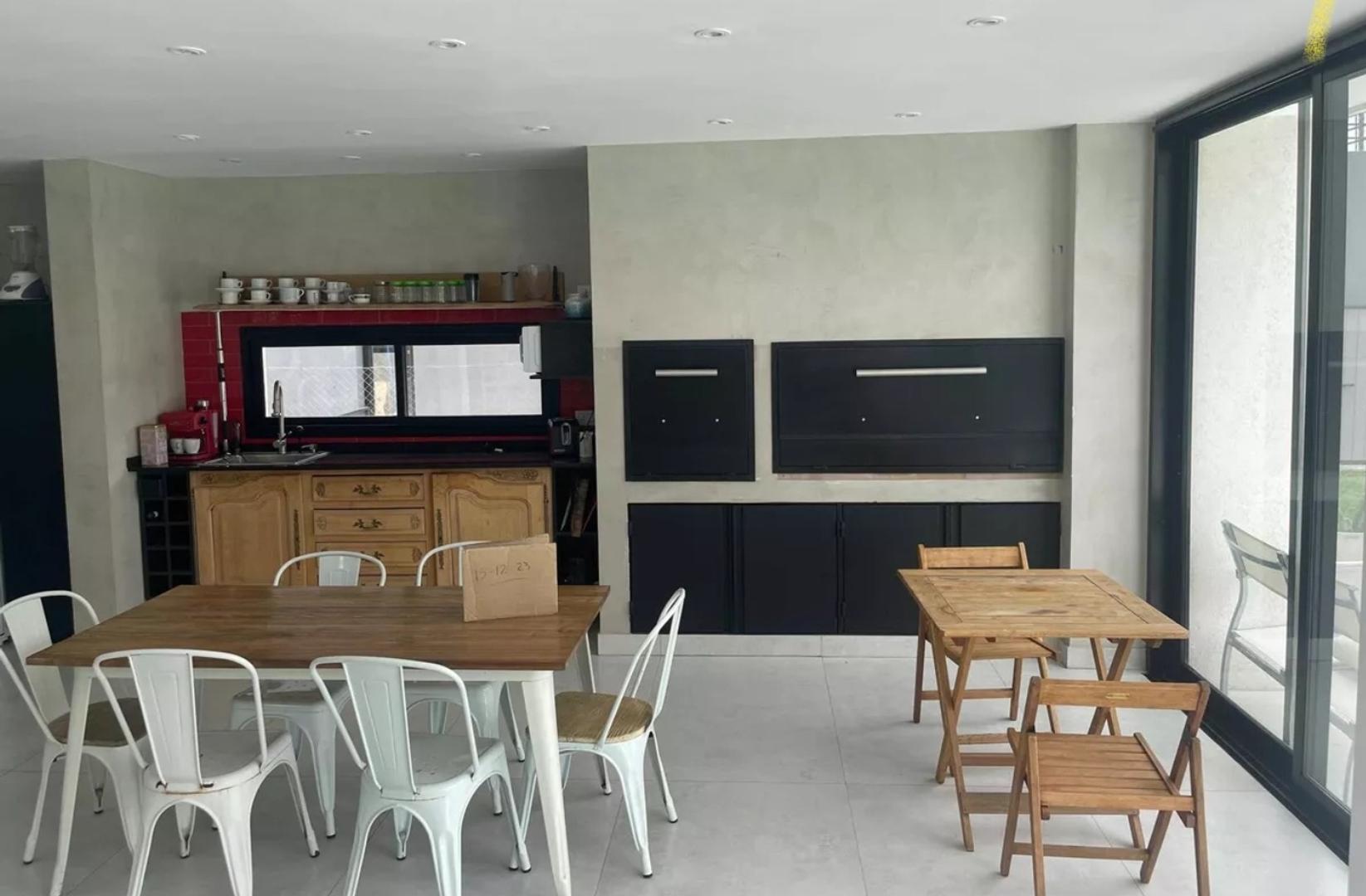 Casa 5 ambientes con 4 baños