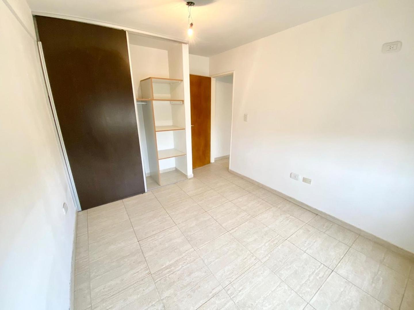 Departamento en Alquiler en Castelar Sur, $ 420.000