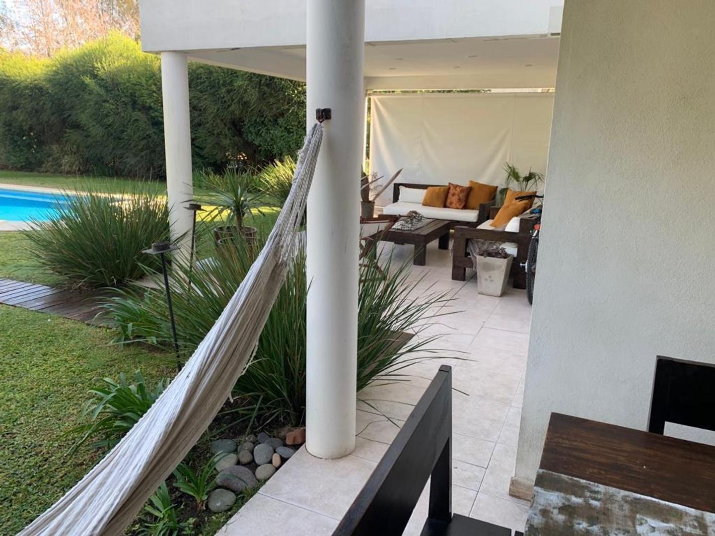 Casa 4 ambientes con 4 baños