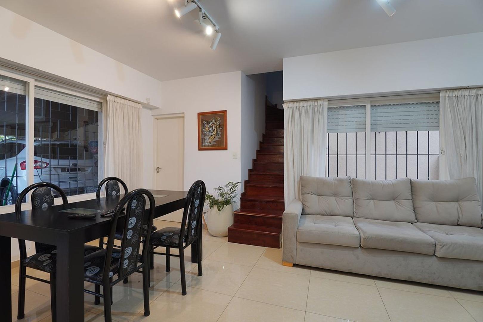 VENTA CASA 5 AMB. COCHERA JARDIN LOMAS DEL MIRADOR