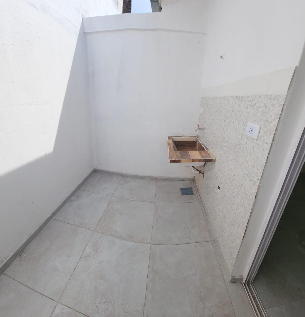 Depto Tipo Casa 2 ambientes con 1 baño