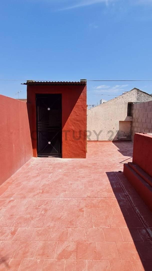 VENTA CON RENTA PH 2 AMBIENTES CON PATIO Y TERRAZA, Moron