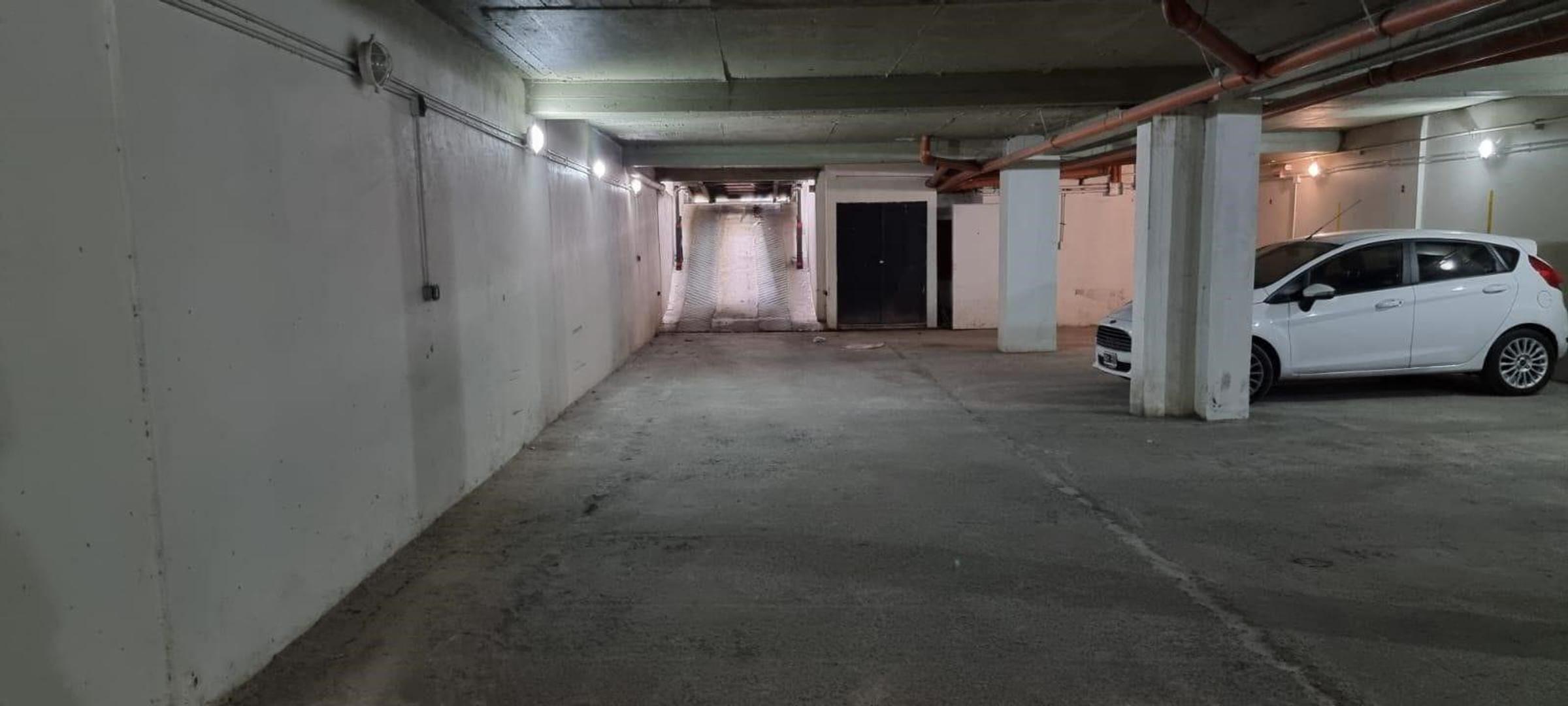 Cochera en  venta en La Plata