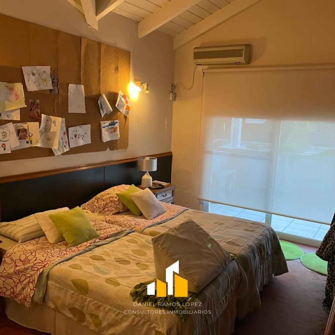 Casa en Venta con 3 cocheras