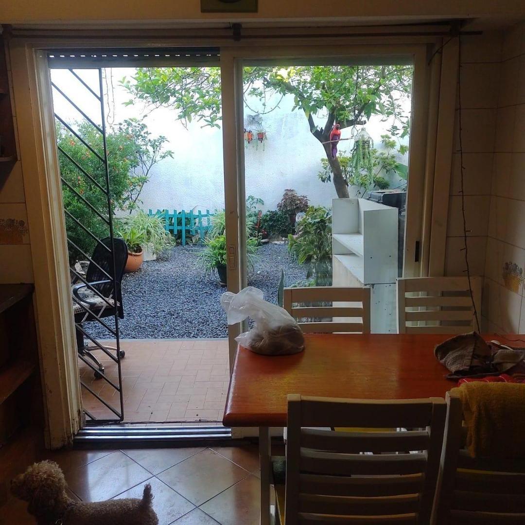 Villa Maipú. Dúplex 4 ambientes con garaje cubierto y hermos