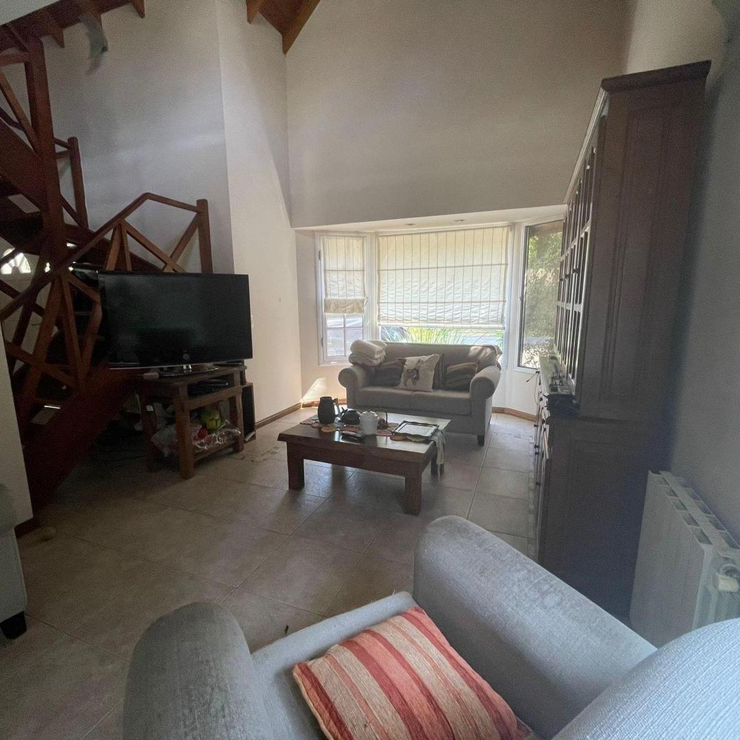 CASA 6 AMBIENTES CON PISCINA LA TRADICION