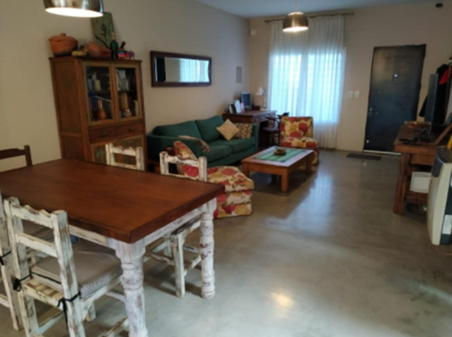 Depto Tipo Casa en Venta con 1 cocheras