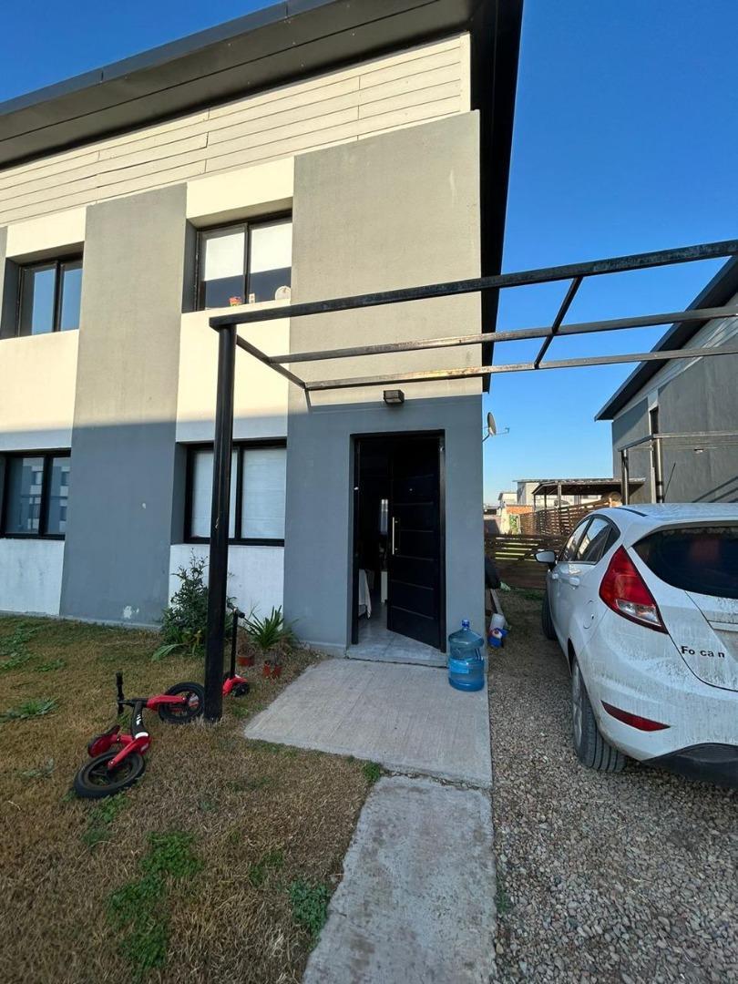 Duplex con jardin y cocheras