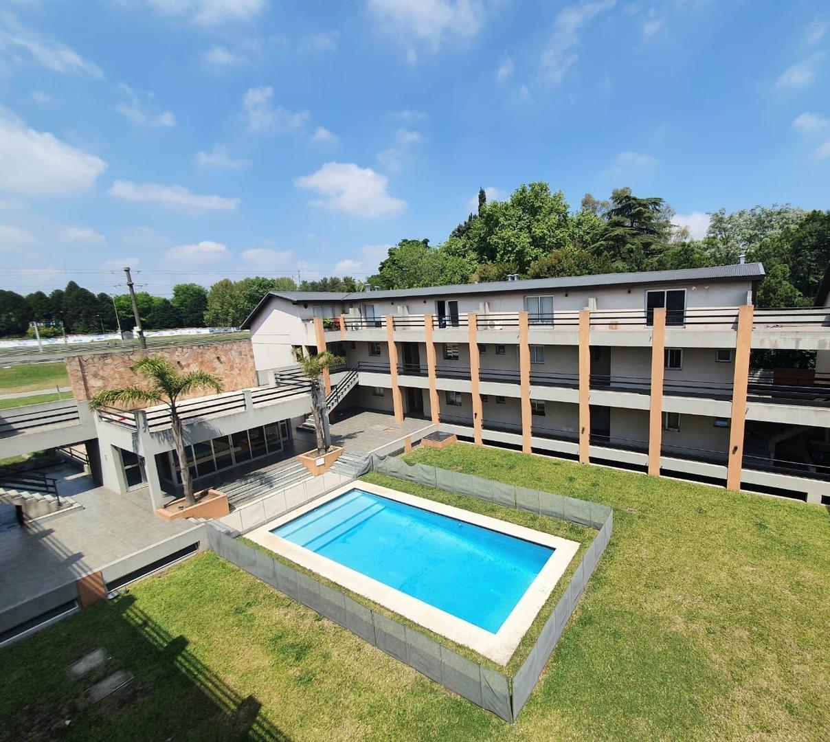 DEPARTAMENTO 3 AMBIENTES EN VENTA, PILAR CON PILETA Y COCHER