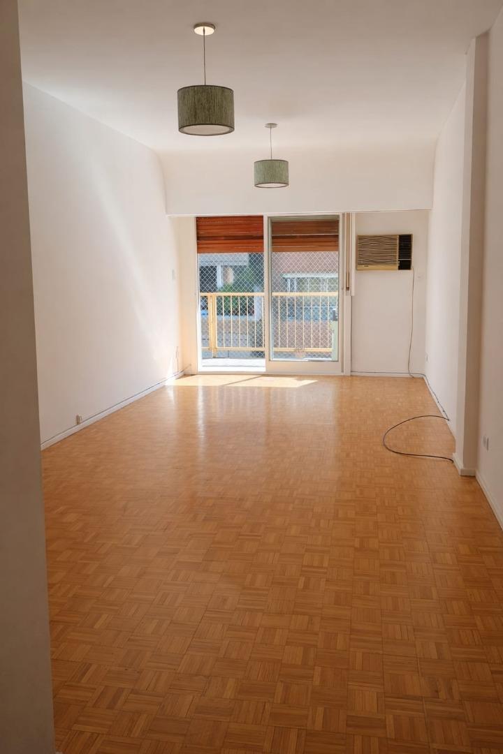 Departamento 3 dormitorios + dependencia y cochera - Flores