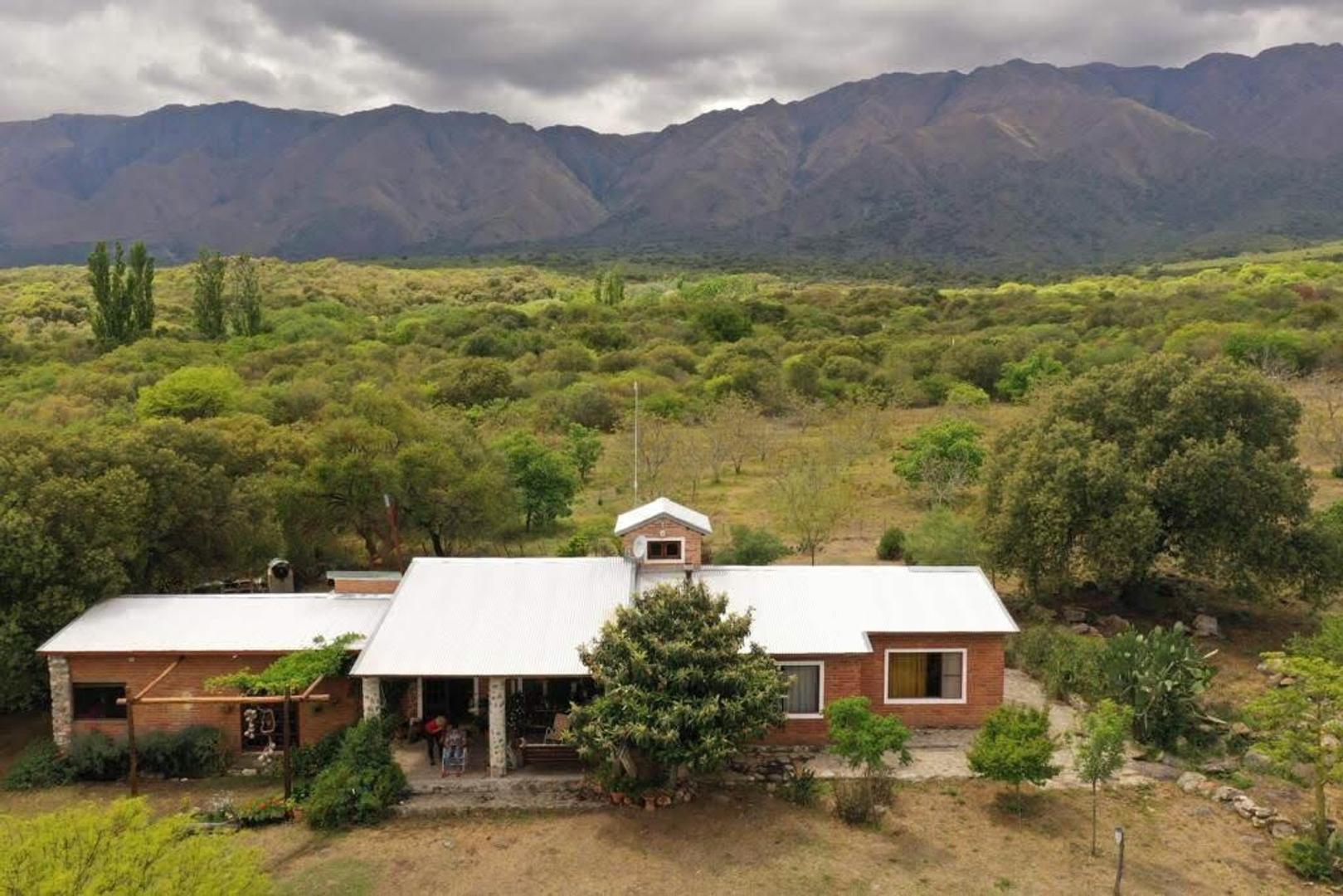 Casa de campo, casa de huespedes, galpón cochera en 3,85 Has