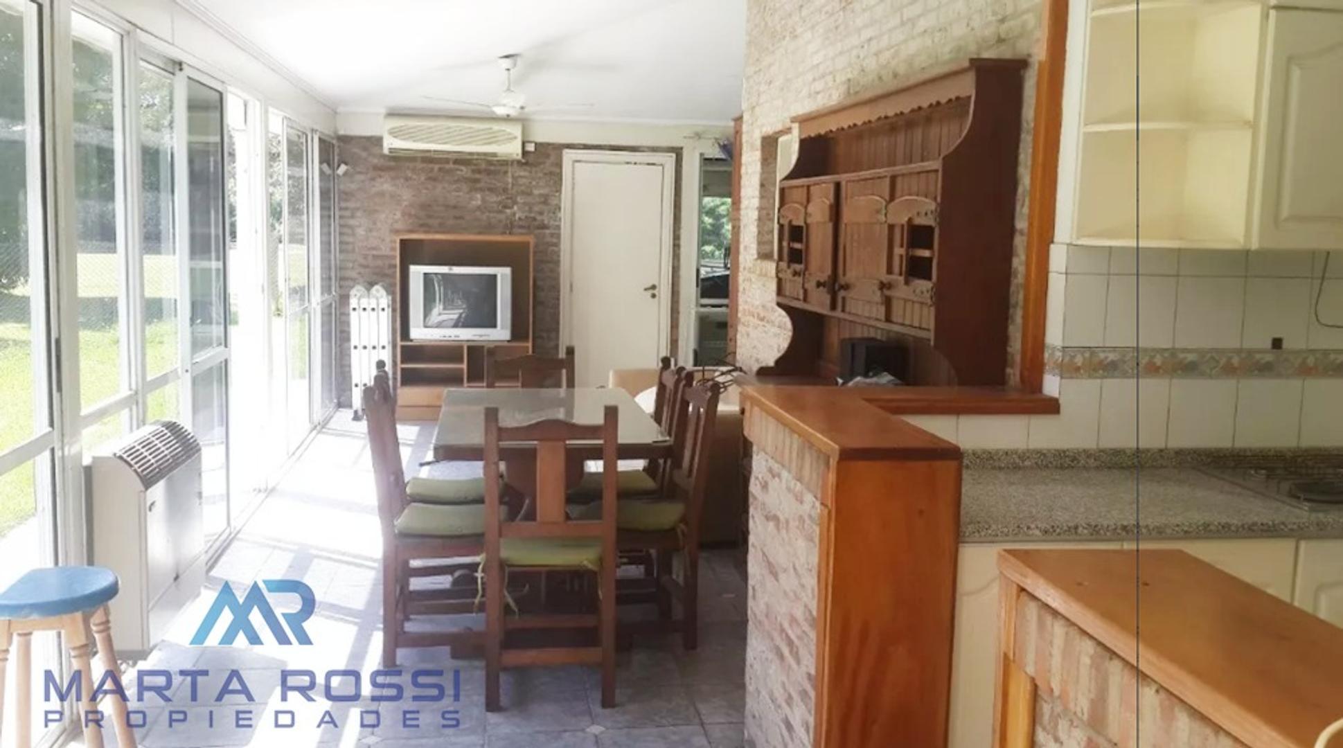 Casa 5 ambientes con 3 baños