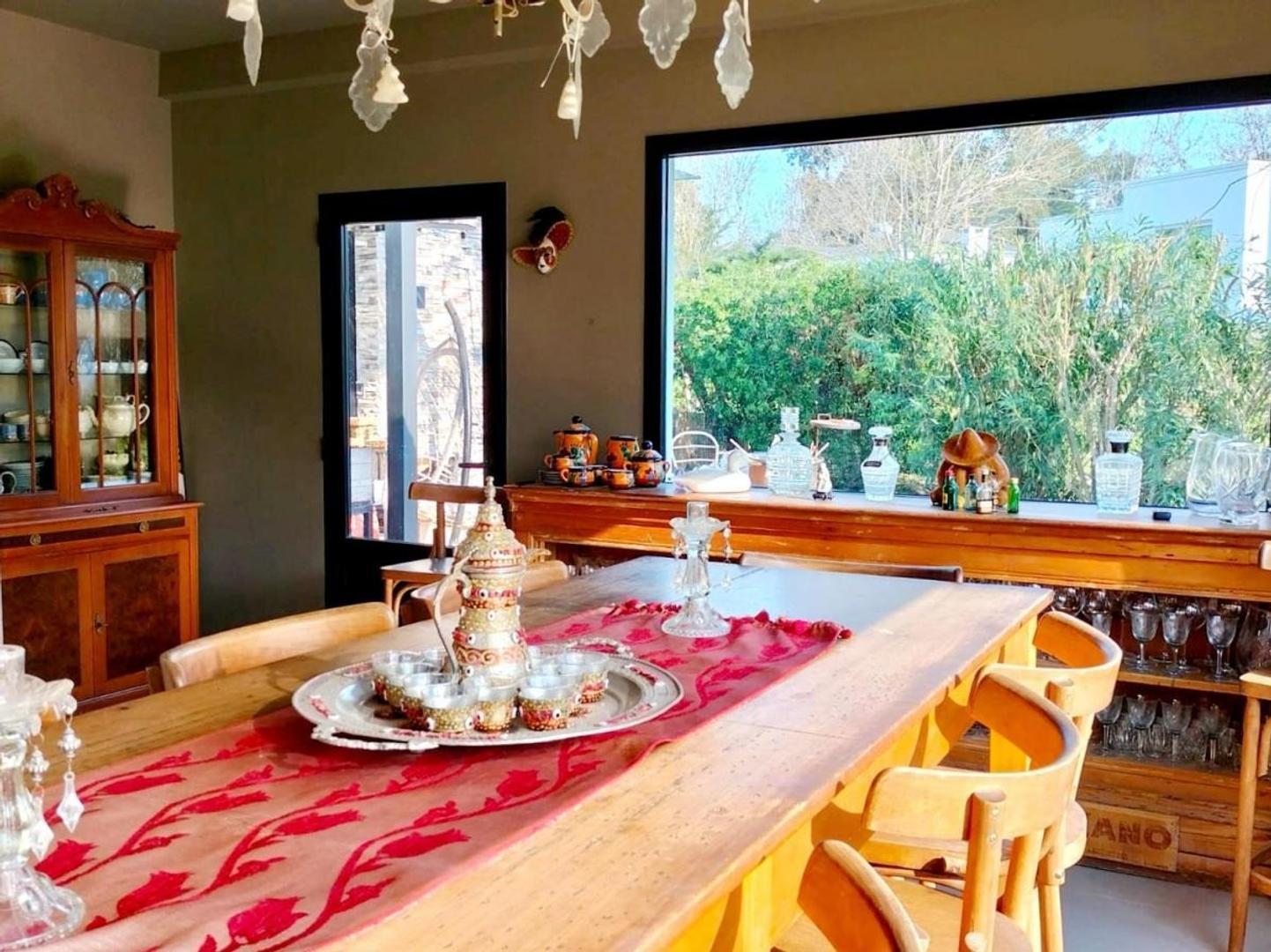 Casa 6 ambientes con 5 baños