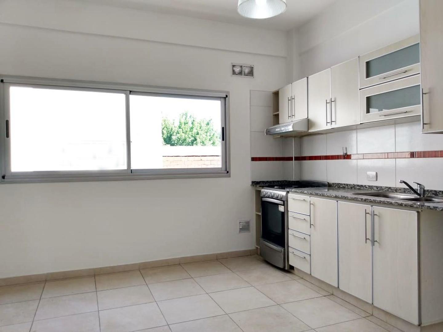 San Jose 900, Piso 1