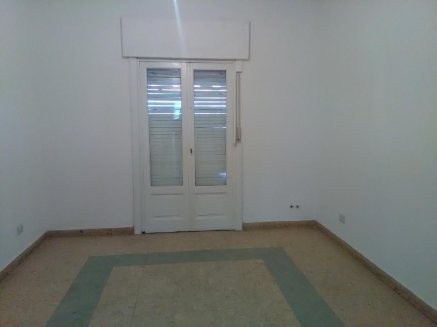 Depto Tipo Casa en Alquiler en Hurlingham, $ 800.000