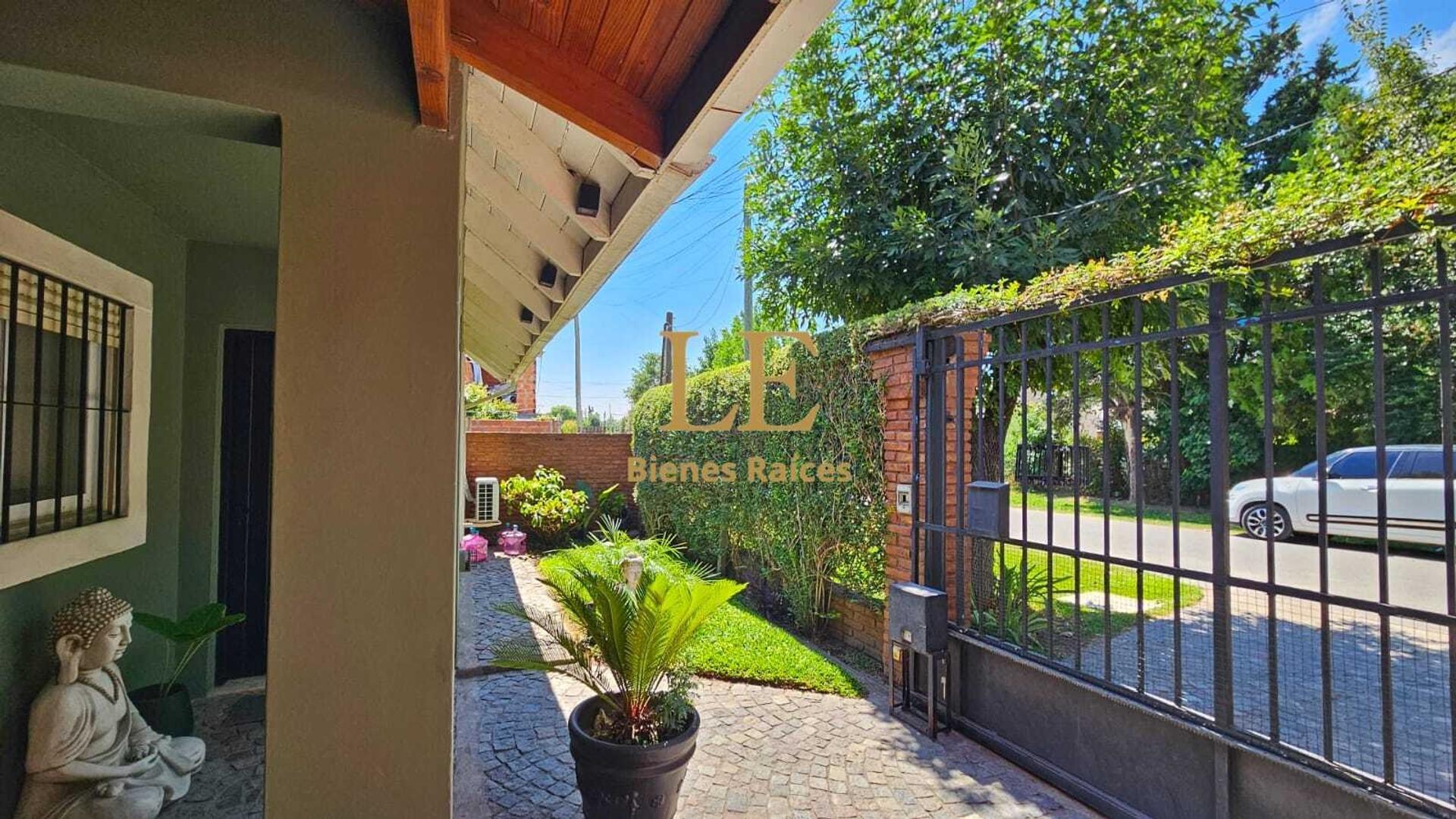 Casa en Venta con 2 cocheras