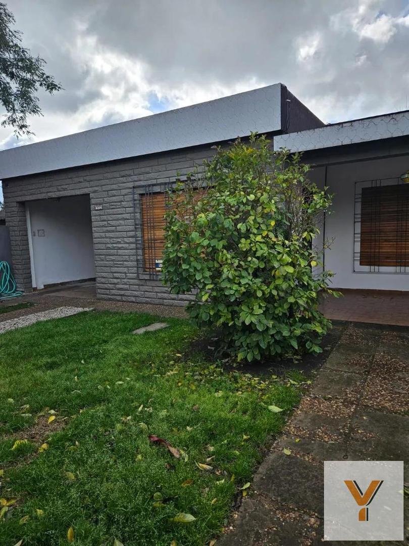 Casa en venta - 3 Dormitorios 1 Baño - 300Mts2 - Ituzaingó