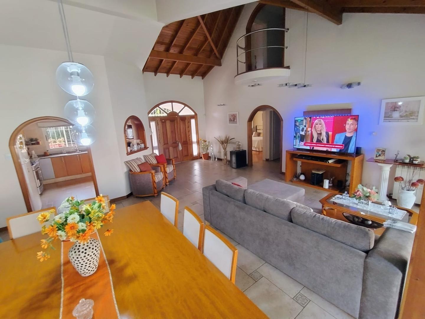 Casa en Venta con 7 cocheras