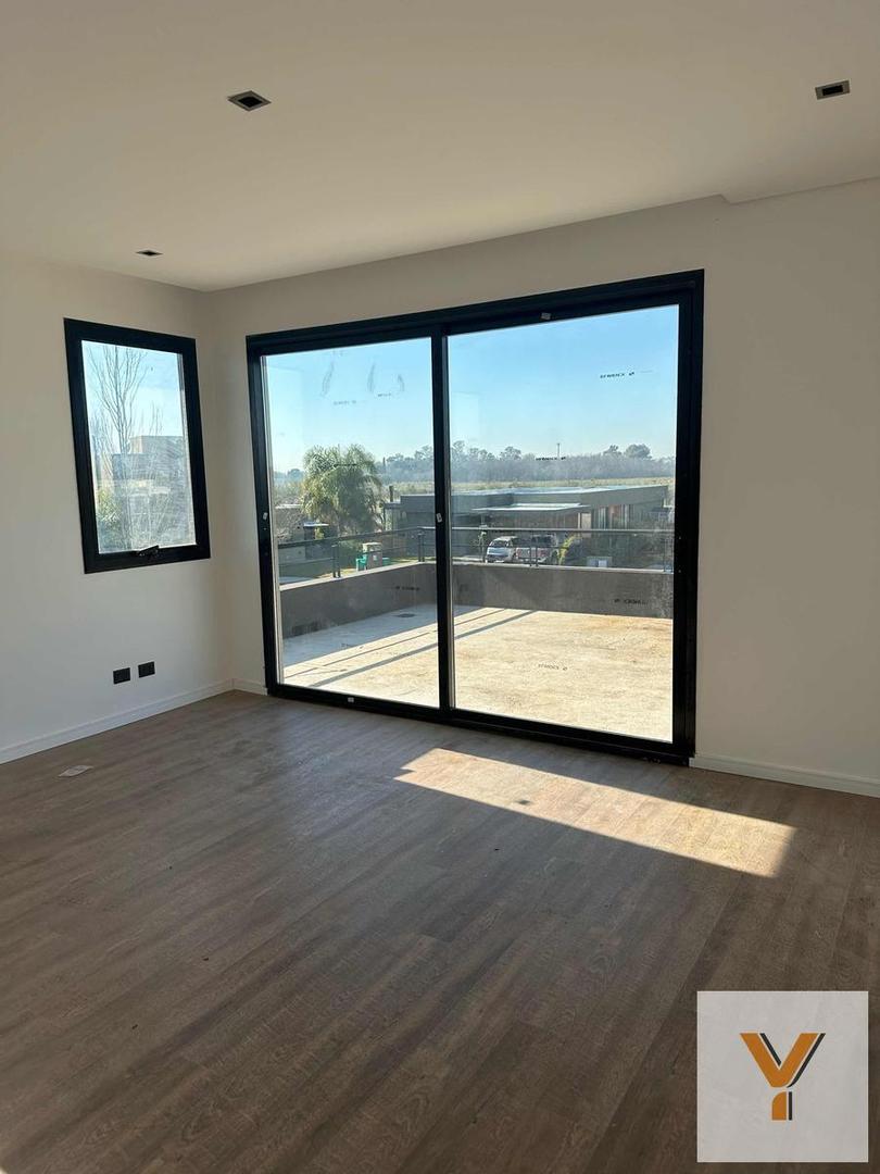 Casa en venta - 5 Dormitorios 4 Baños - 805Mts2 - Escobar
