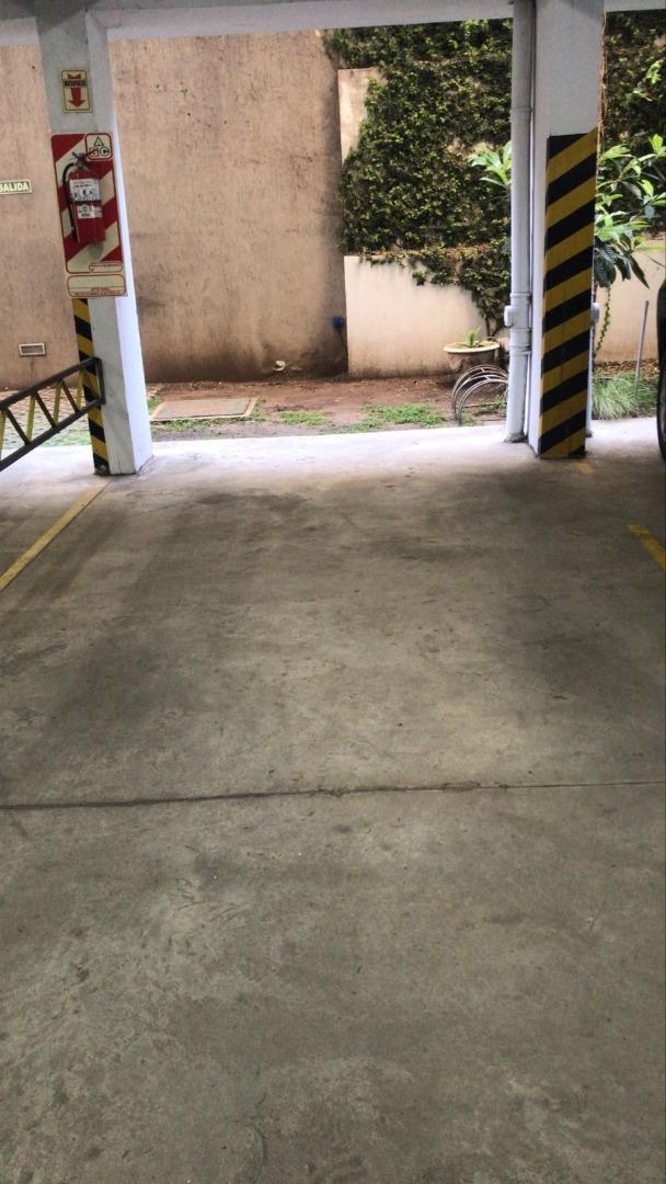 Cochera semecubierta en Mansilla 650