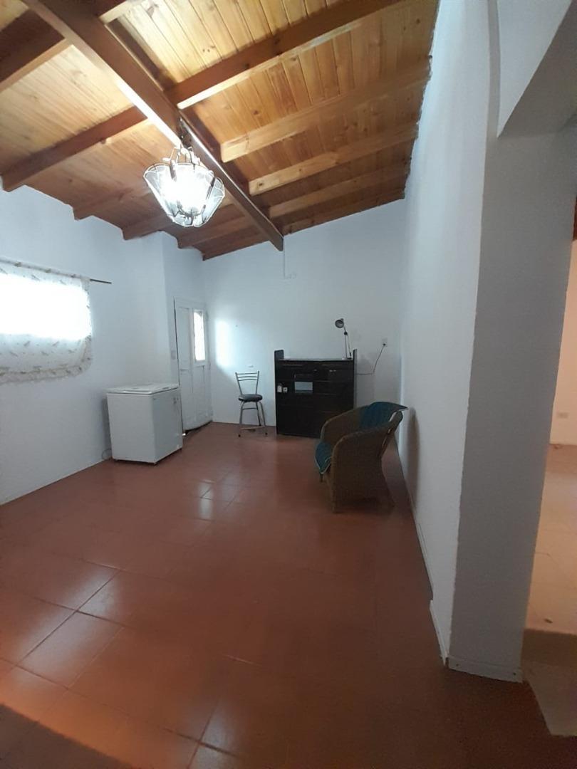 Maestra Hecht 1400, Piso 1