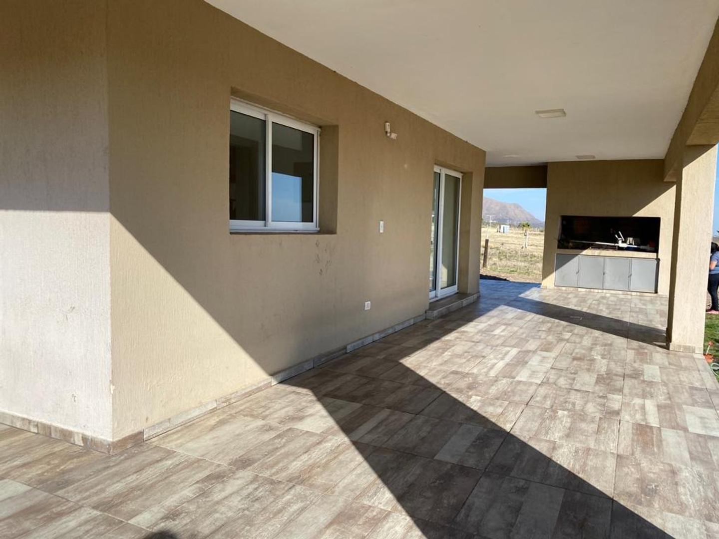 Casa 4 ambientes con 3 baños