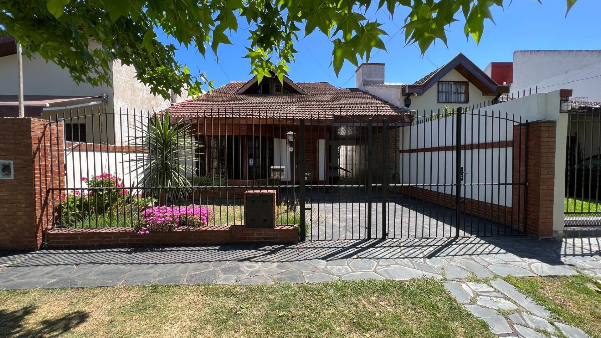 Casa venta Ituzaingo tres dormitorios piscina