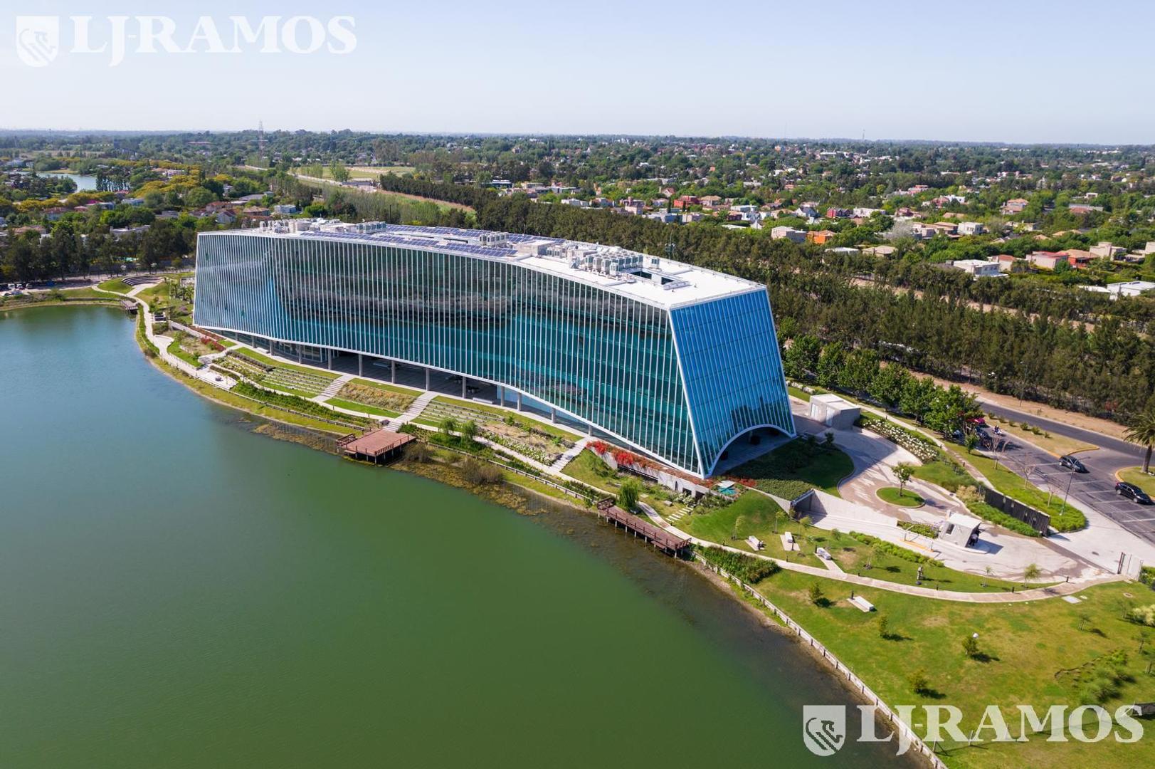 Av de los Lagos al 200