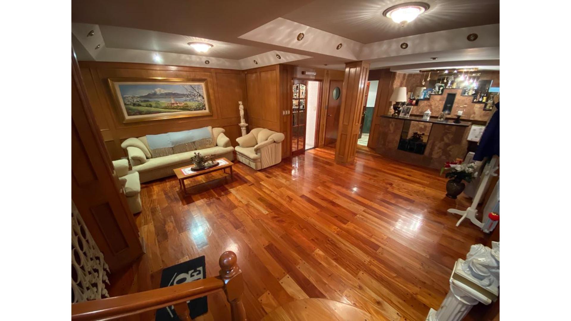 Casa 7 ambientes con 2 baños