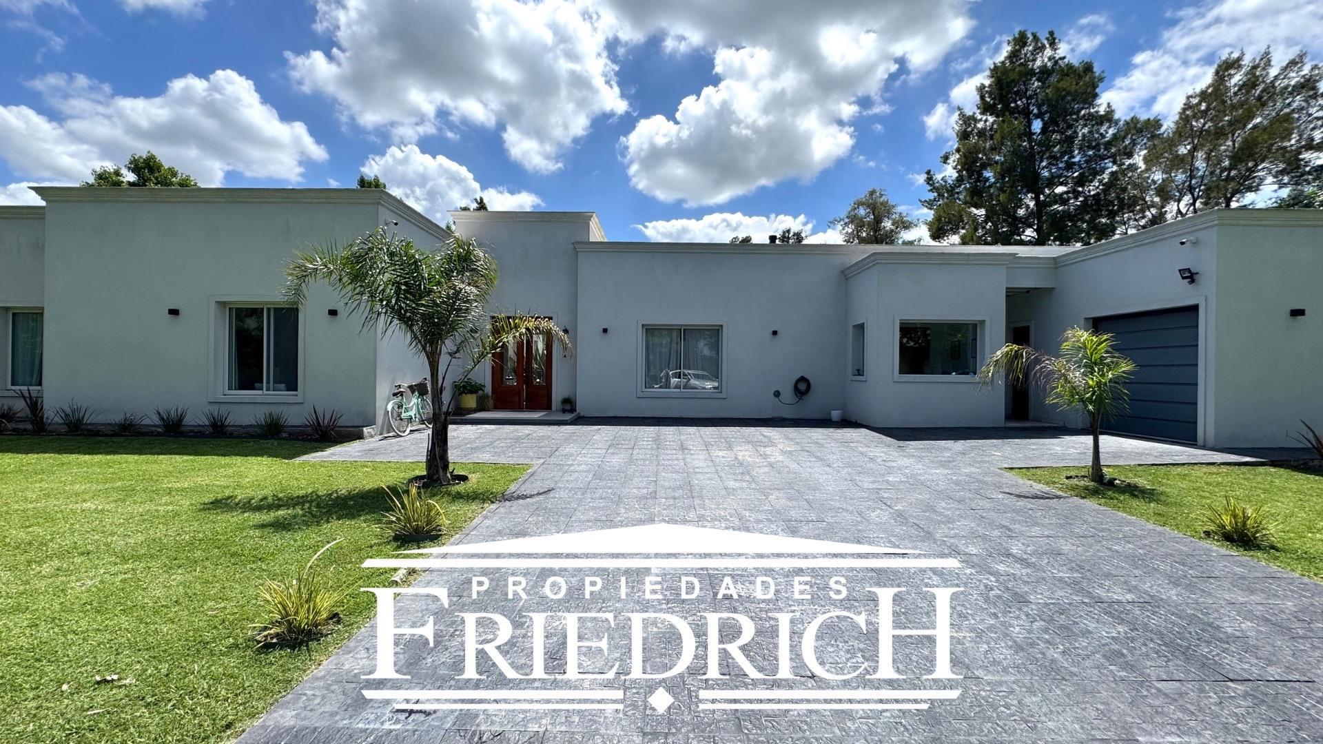 Impecable Casa en Venta en Santa Catalina, Luján