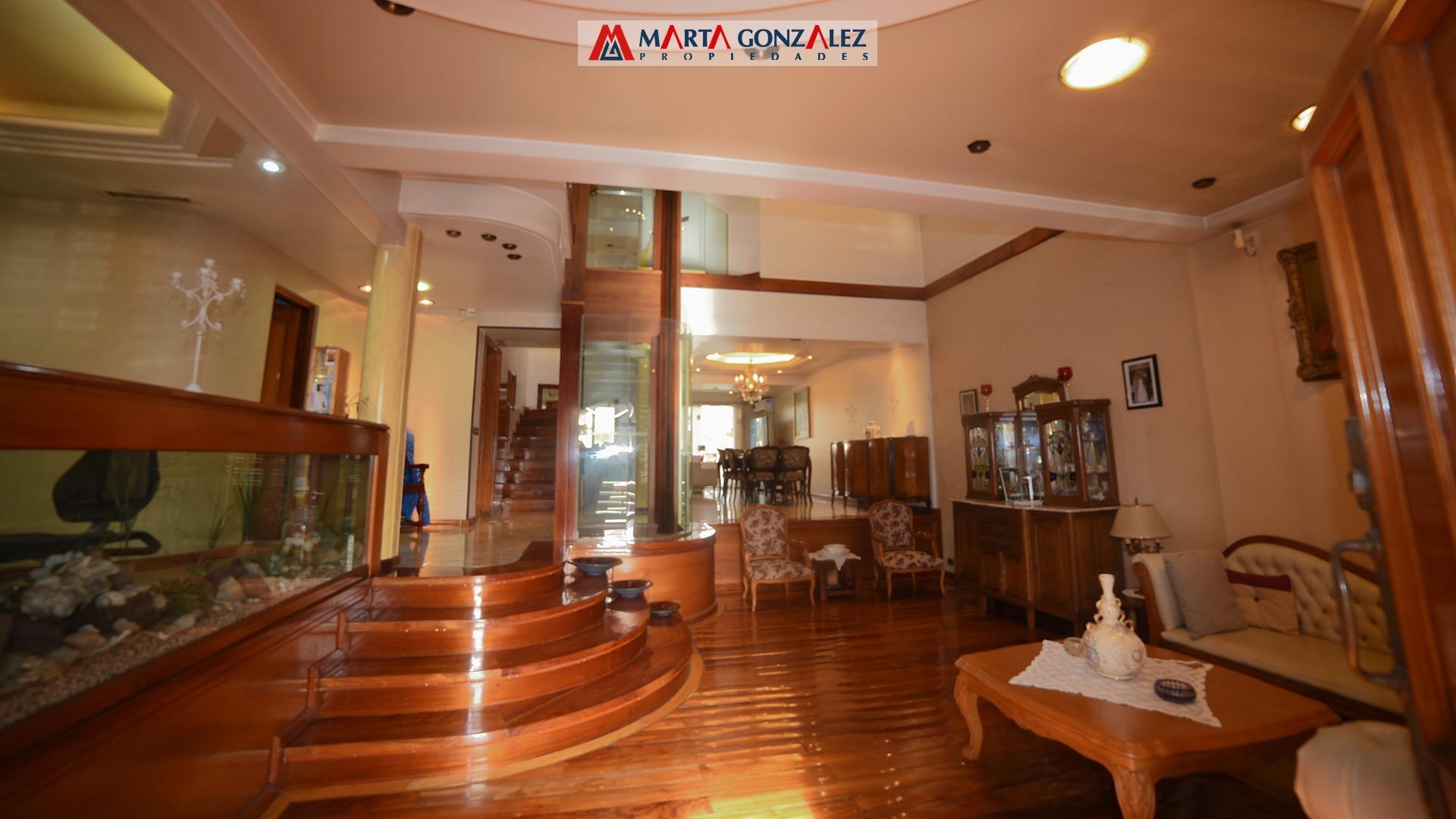 Casa 6 ambientes con 7 baños