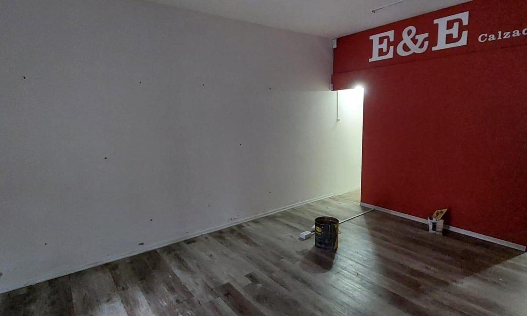 Local 29m2 aprox., S/Av. Perin