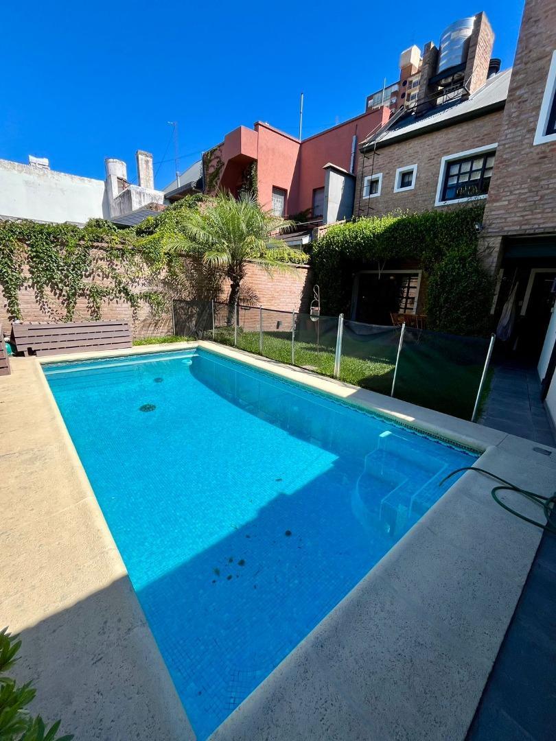 NUEVO VALOR. Imponente casa en venta, piscina, Quincho.