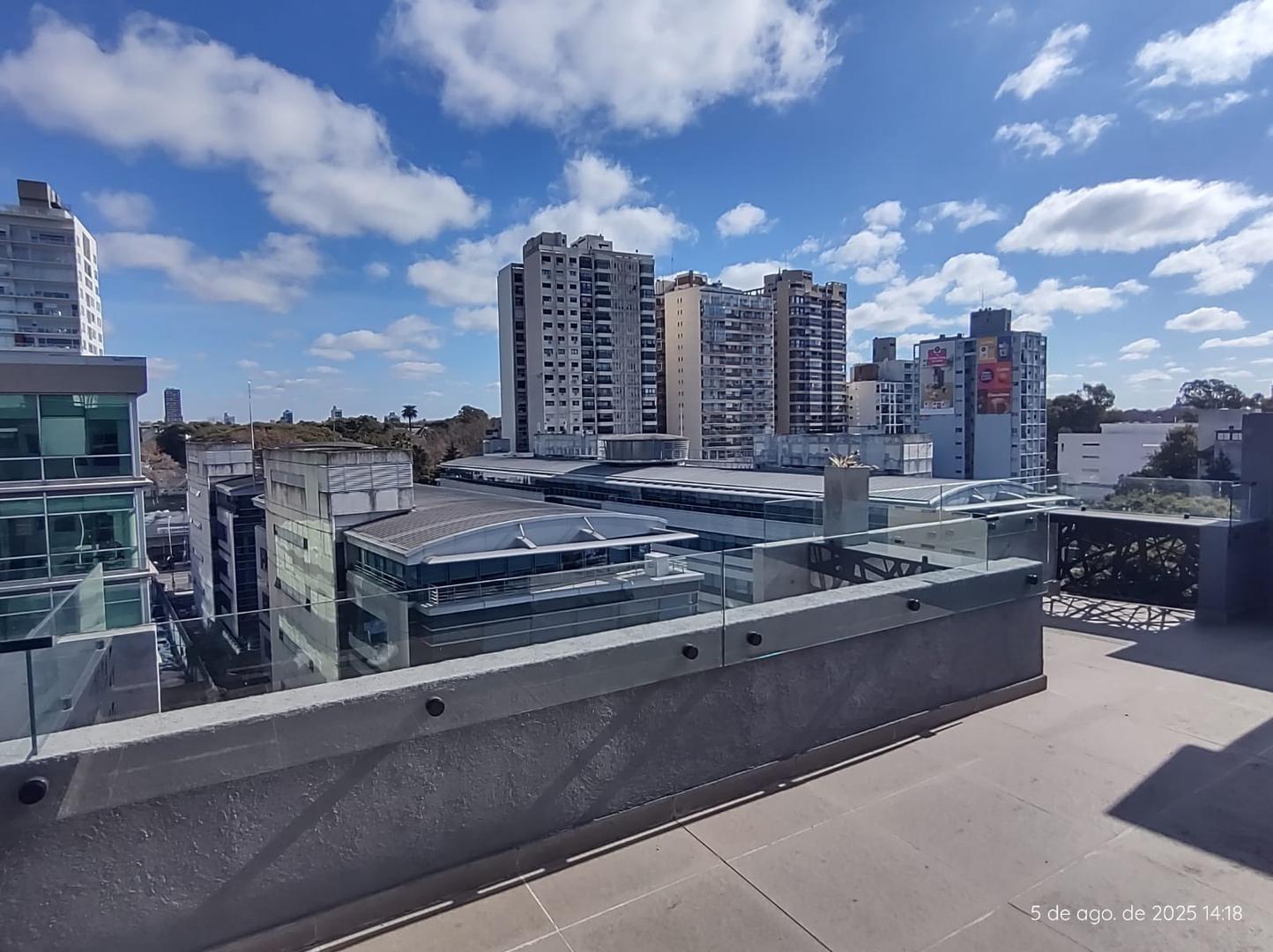 Dúplex a estrenar con terraza y parrilla a metros del río