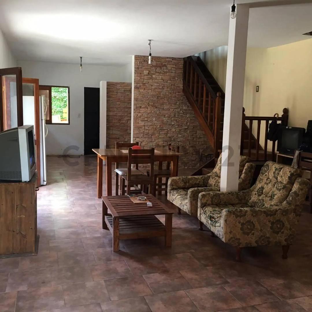 Casa 5 ambientes con 2 baños