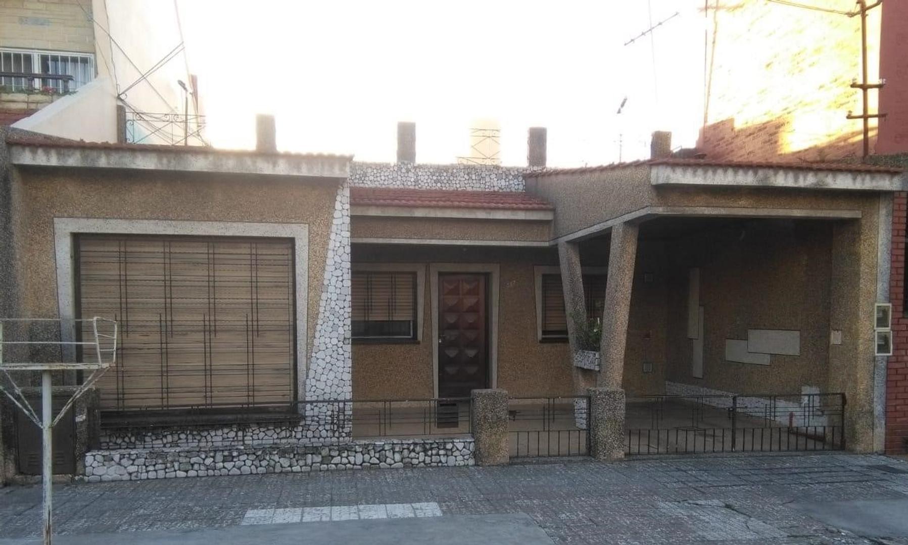 CASA EN VENTA MOLINA AL 500 SARANDI