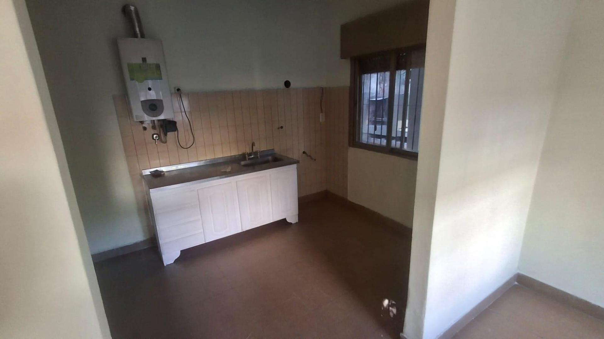 Casa 2 ambientes con 1 baño