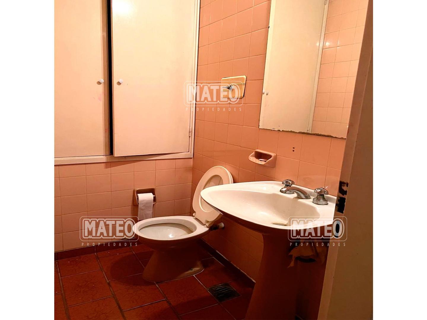 Casa en Venta con 4 cocheras