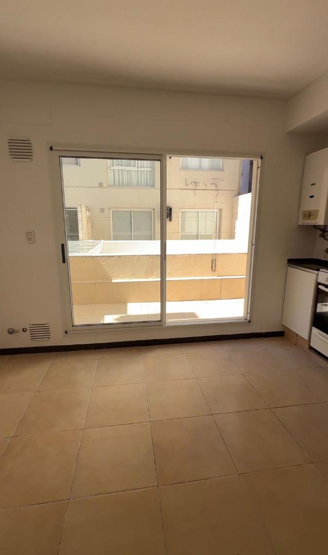 Buenos Aires 1000, Piso 2