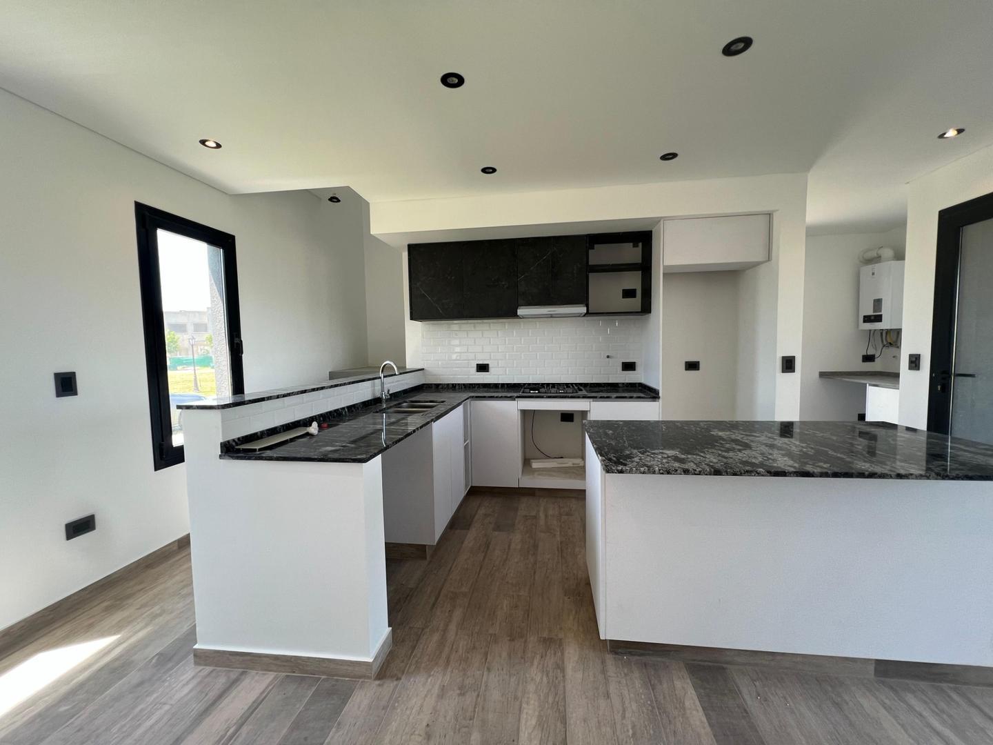 Casa 4 ambientes con 3 baños