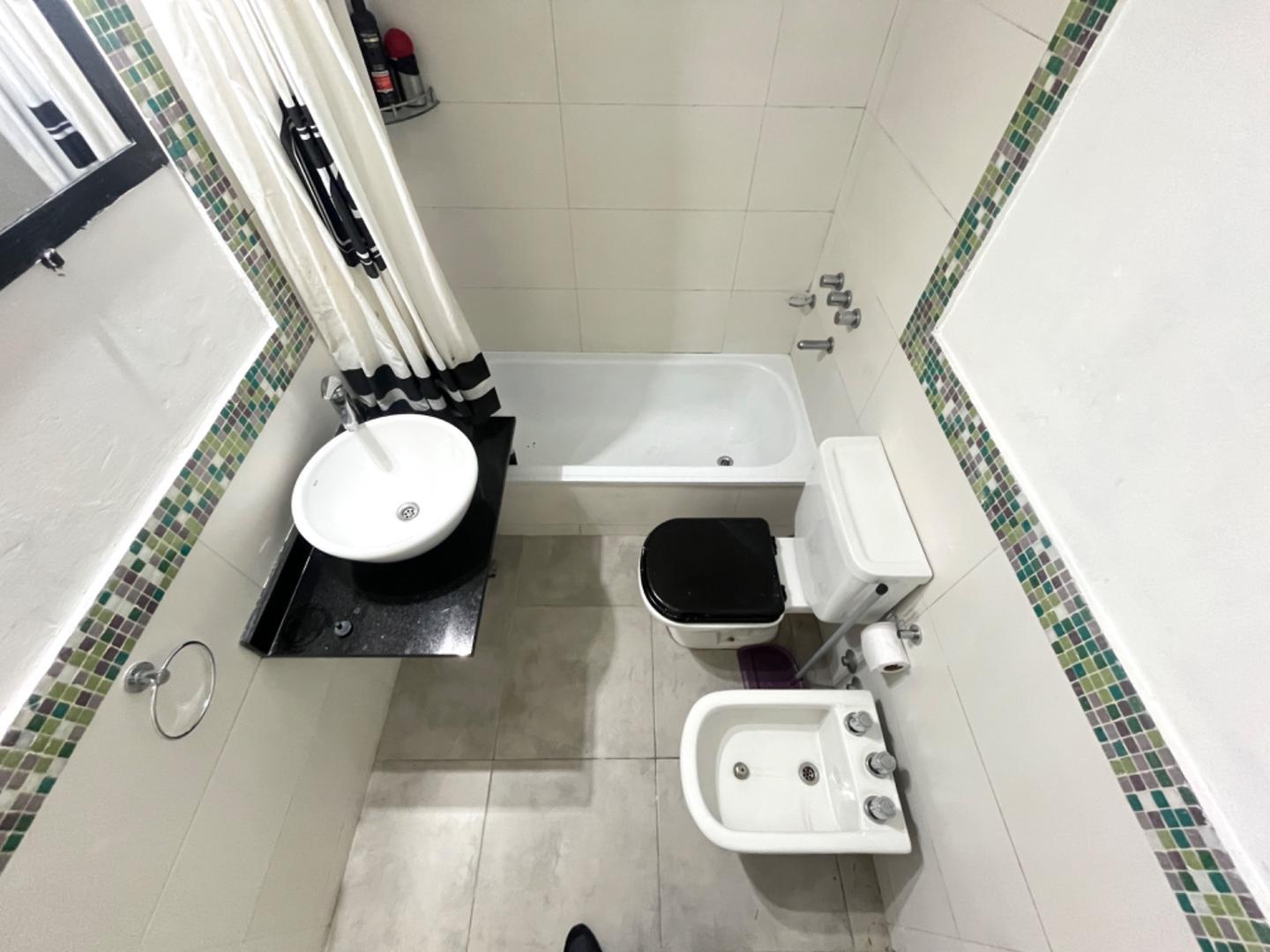 Guevara 200, Piso PB