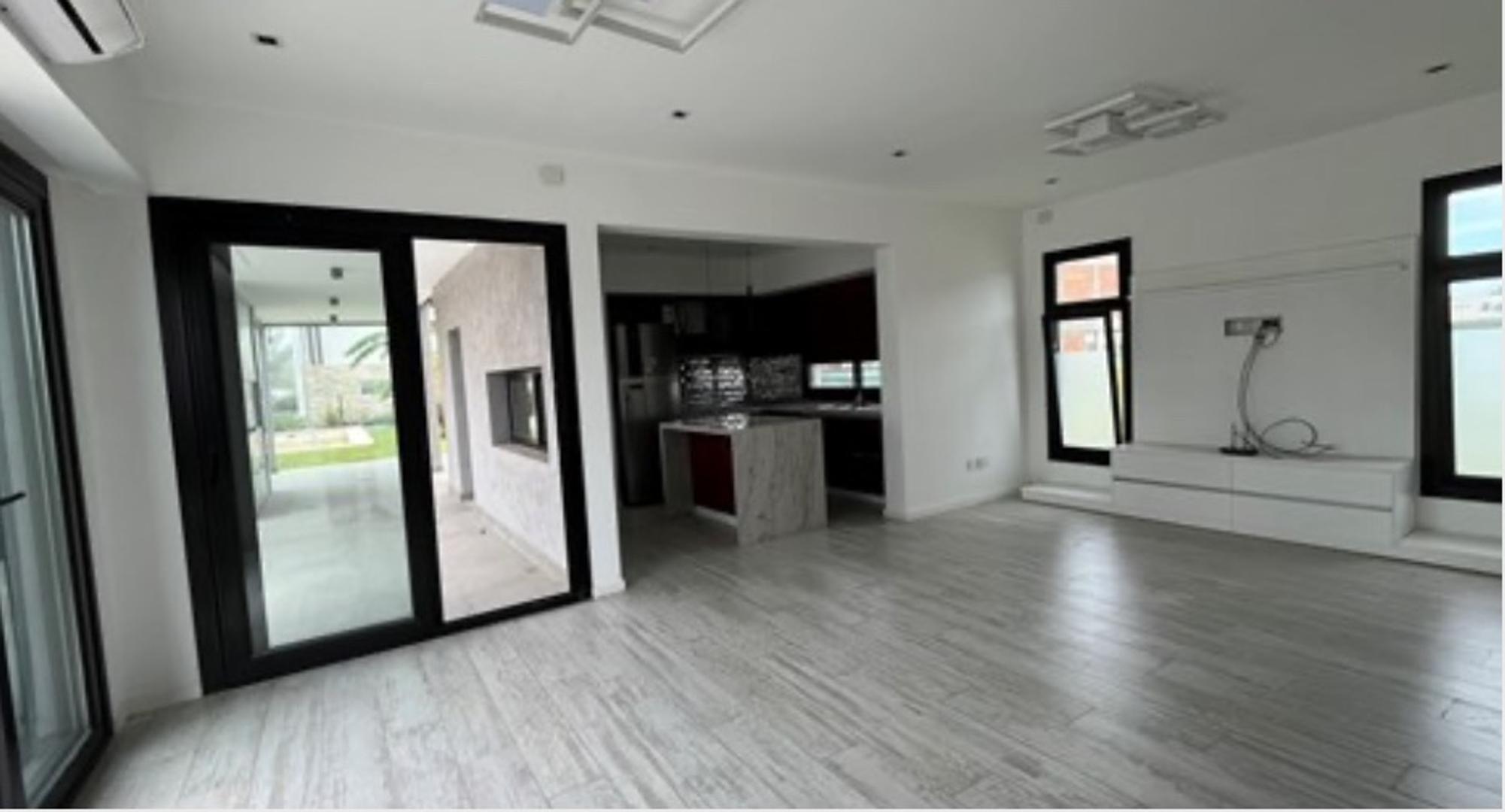 Casa en Venta en Los Troncos, USD 350.000