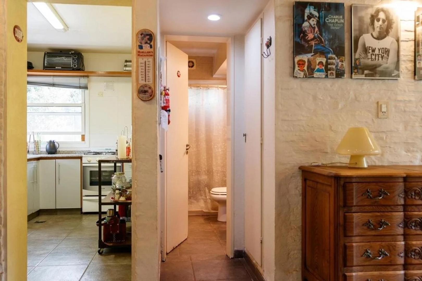 Casa 4 ambientes con 2 baños