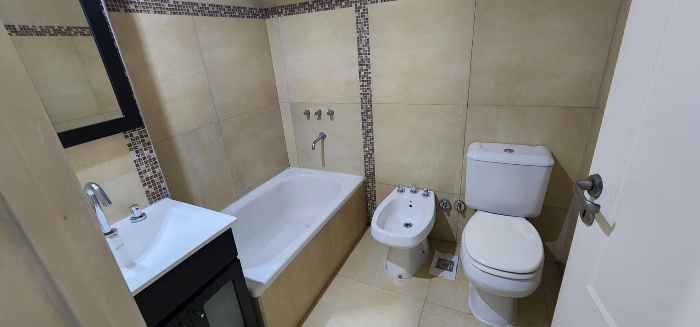 Departamento en Alquiler en Villa Luzuriaga, $ 490.000